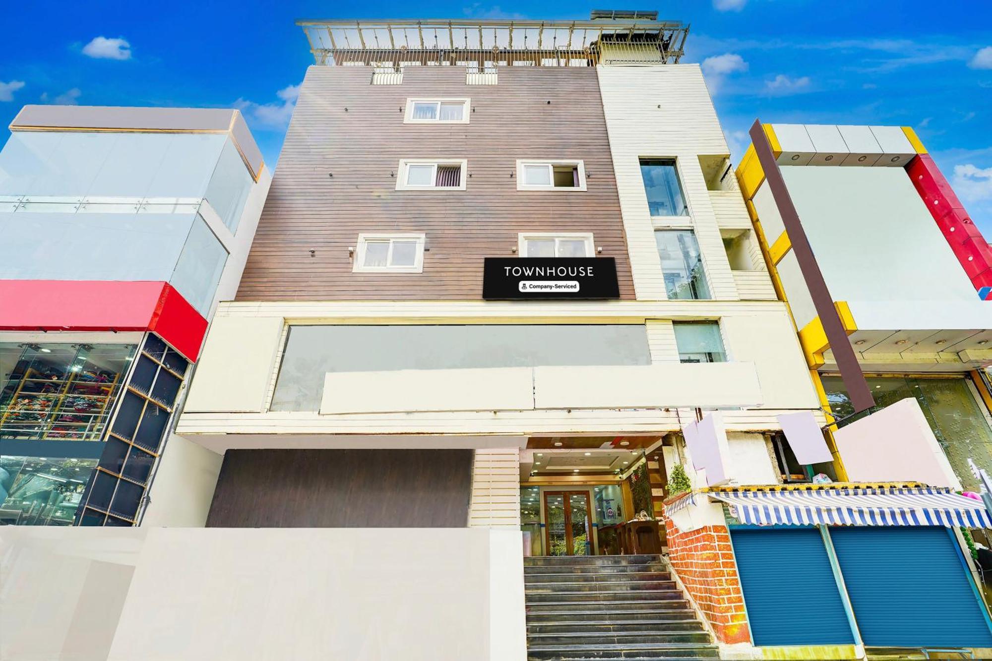 Super Townhouse Mg Road Near Commercial Street Bengaluru Zewnętrze zdjęcie