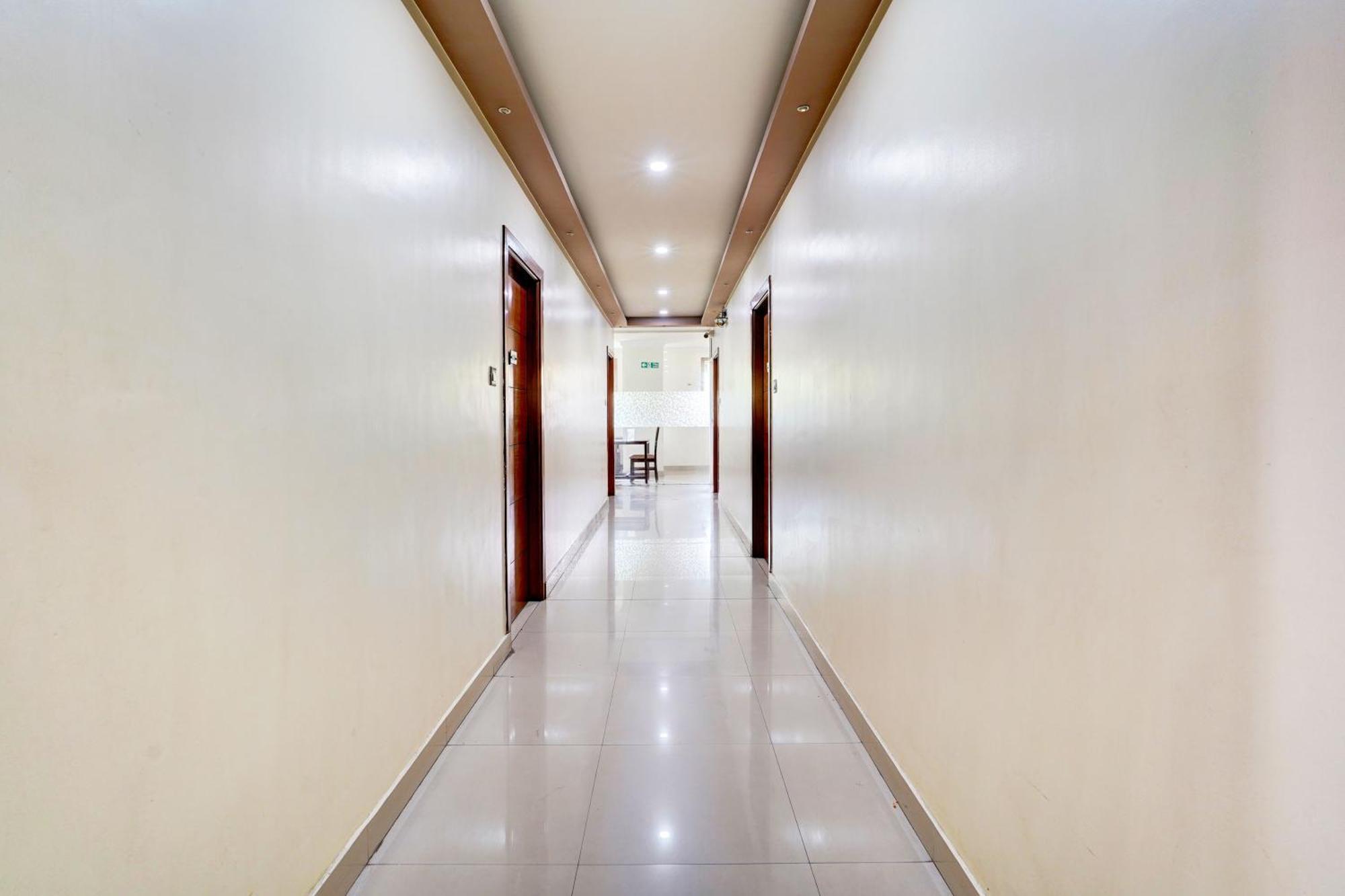 Super Townhouse Mg Road Near Commercial Street Bengaluru Zewnętrze zdjęcie
